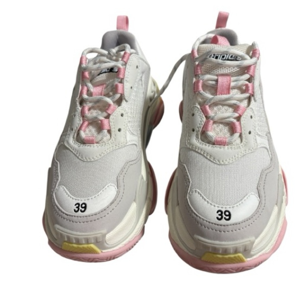 Balenciaga Women’s Triple S Sneaker Size 39/US 9 Luxury Athletic EUC Worn Twice